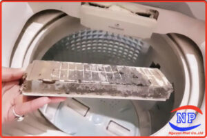Vệ sinh máy giặt cửa trên